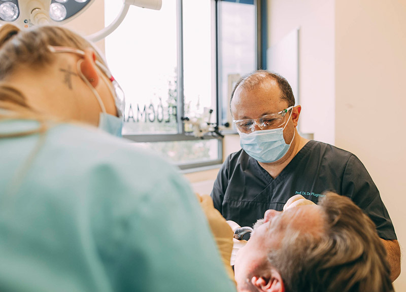 Parodontosebehandlung Leverkusen für feste und gesunde Zähne