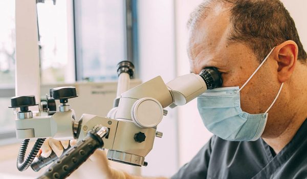 Schonende Wurzelbehandlung Leverkusen von Prof. Dr. Dr. Plugmann